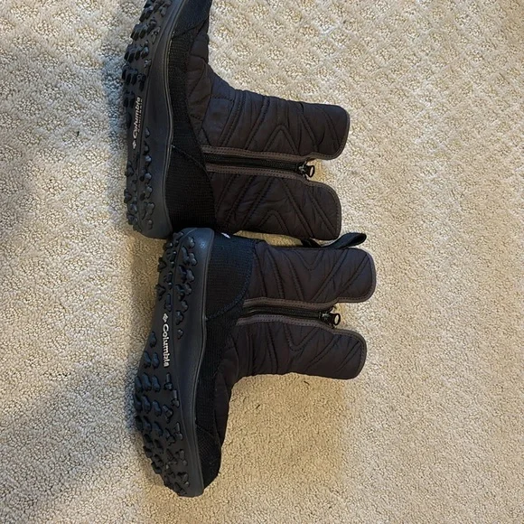 Girl’s Columbia boots - Picture 3 of 5